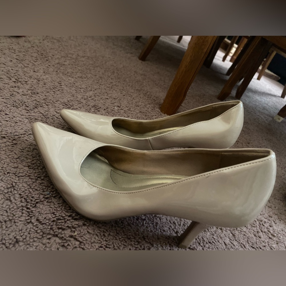 Comfort Plus by Predictions cream/beige Heels